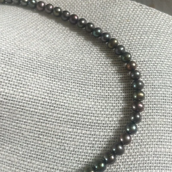 Fresh water pearl peacock pearl necklace in 17” - Picture 6 of 6
